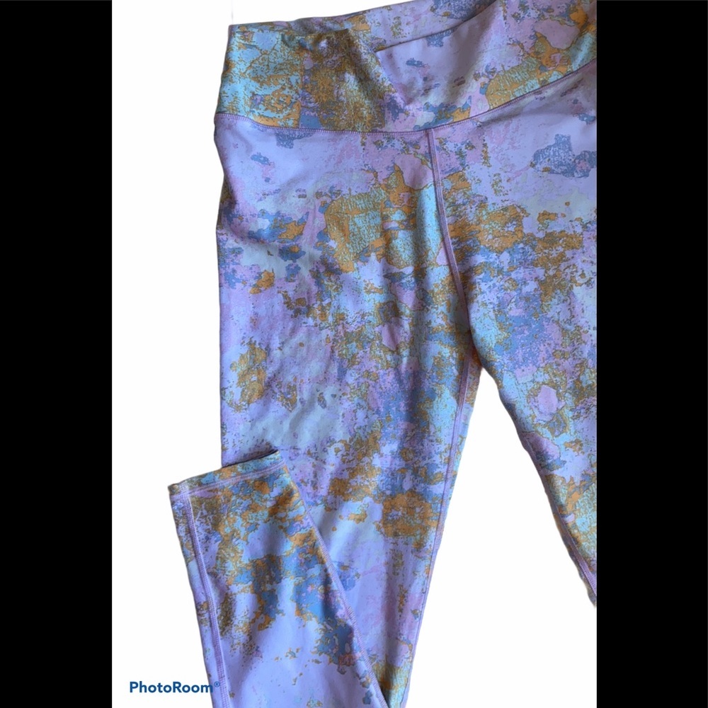 Fabletics High-Waisted Printed PowerHold® Legging - Picture 4 of 7